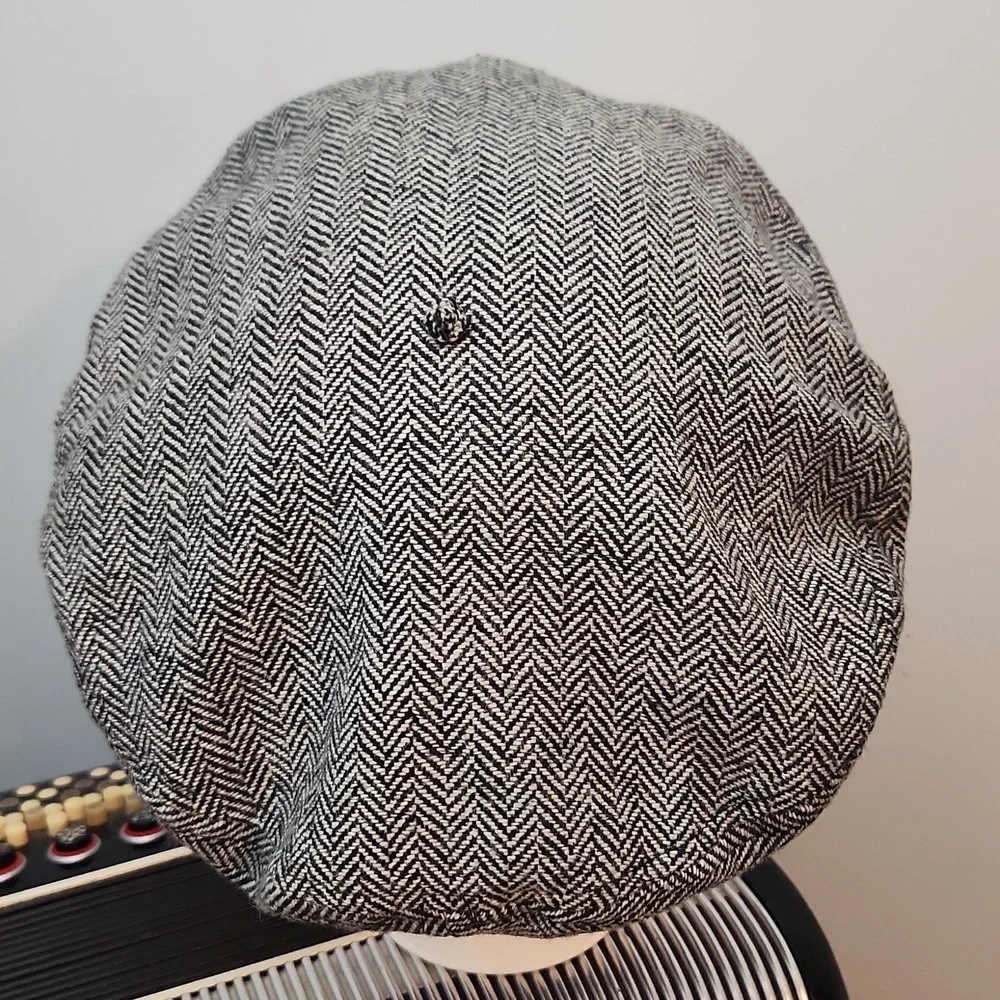 HOUNDSTOOTH BLACK & WHITE BERET - Picture 2 of 5